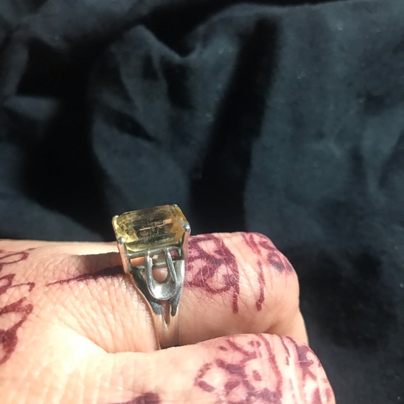 Preowned Sterling and Citrine ring. - Picture 3 of 3